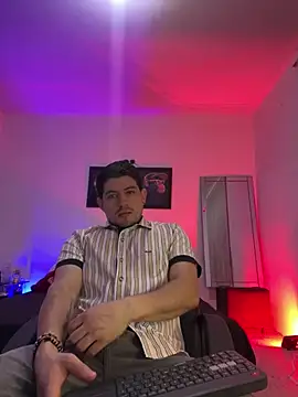 williamsmiiths16 online show from May 12, 10:01 am