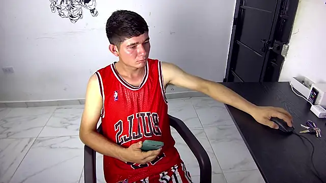 elcalienticooo online show from December 4, 12:09 am