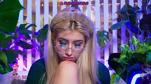 Snapshot of FlowweerGirl chatting on February 3, 2:53 am FlowweerGirl online show from February 3, 2:53 am