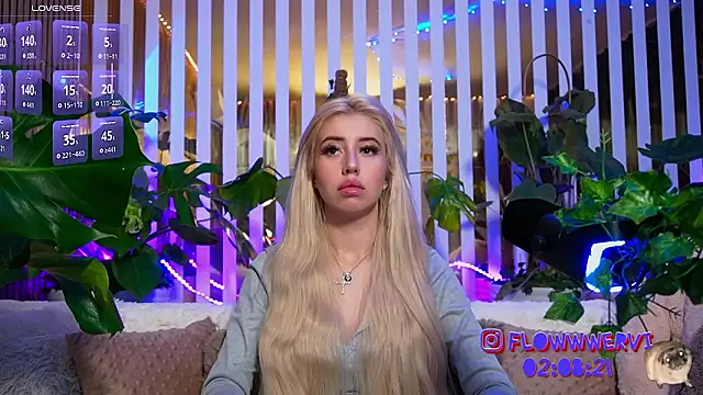 Snapshot of FlowweerGirl chatting on February 16, 6:37 pm FlowweerGirl online show from February 16, 6:37 pm