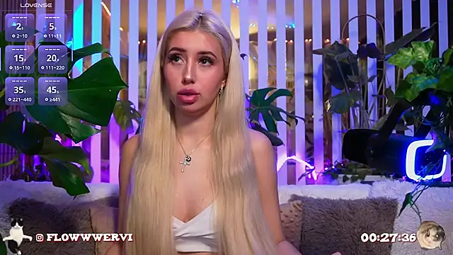 Snapshot of FlowweerGirl chatting on February 22, 6:17 pm FlowweerGirl online show from February 22, 6:17 pm