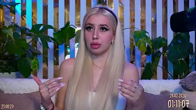 Snapshot of FlowweerGirl chatting on February 28, 7:59 pm FlowweerGirl online show from February 28, 7:59 pm