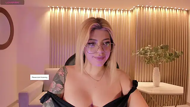 Snapshot of MadisonKane chatting on June 15, 11:12 am MadisonKane online show from June 15, 11:12 am