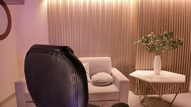 Snapshot of MadisonKane chatting on June 19, 11:14 am MadisonKane online show from June 19, 11:14 am