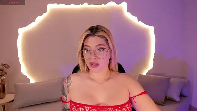 Snapshot of MadisonKane chatting on June 30, 11:00 am MadisonKane online show from June 30, 11:00 am