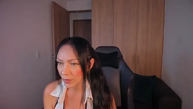 Cleoember  online show from February 13, 6:37 pm