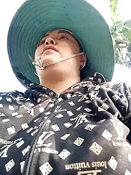 Snapshot of sary-hot2x chatting on March 2, 8:21 am sary-hot2x online show from March 2, 8:21 am