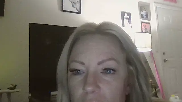 sinfulsara online show from December 4, 10:35 am