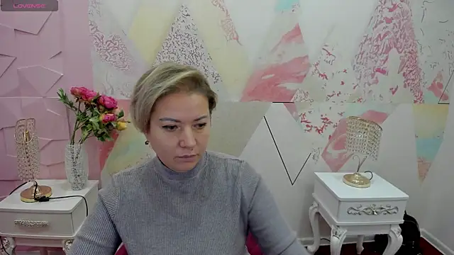 Snapshot of victorynika chatting on December 3, 8:12 am victorynika online show from December 3, 8:12 am