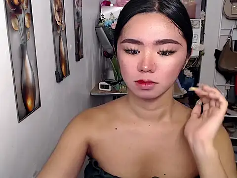Snapshot of voganmarie chatting on July 5, 3:34 am voganmarie online show from July 5, 3:34 am