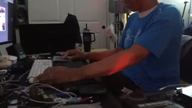 daddyleftcurve online show from December 3, 10:24 am