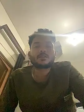 Snapshot of reyansh20134 chatting on February 4, 5:41 pm reyansh20134 online show from February 4, 5:41 pm