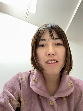 Risa-chan online show from December 4, 4:00 am