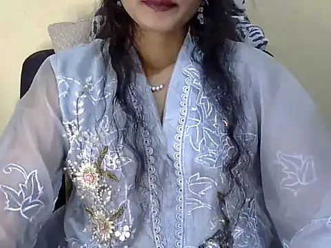Snapshot of Shab_M chatting on February 6, 6:40 am Shab M online show from February 6, 6:40 am