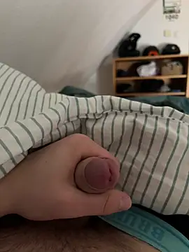 hannes256102 online show from April 15, 2:02 pm