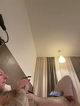 Snapshot of chatting on December 3, 4:38 pm online show from December 3, 4:38 pm