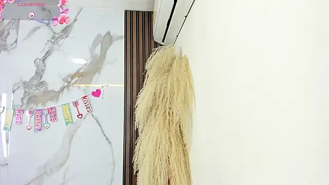 hilarythomsom online show from February 13, 12:56 pm