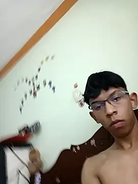 Snapshot of Reyanteti1 chatting on December 3, 3:32 pm Reyanteti1 online show from December 3, 3:32 pm