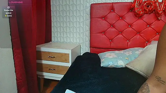 Elizabetth Roman online show from March 24, 8:03 pm