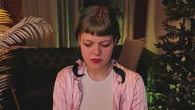 Snapshot of HelyEre chatting on December 3, 9:46 pm HelyEre online show from December 3, 9:46 pm