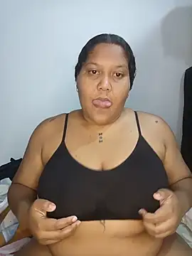 Snapshot of VaneandRossy chatting on June 18, 12:33 am VaneandRossy online show from June 18, 12:33 am
