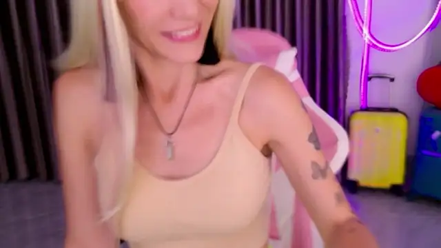 betty xoxoo online show from March 12, 12:00 pm