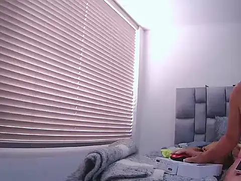 Fernanda andrew online show from April 7, 4:07 pm