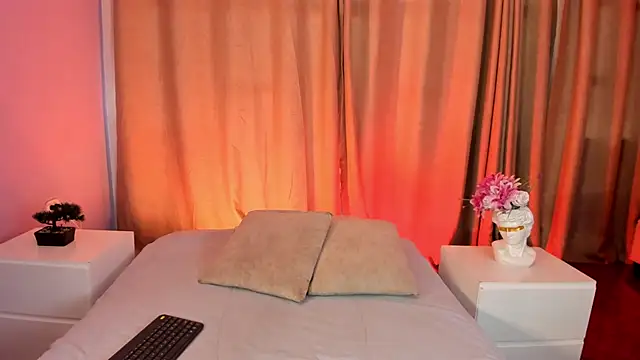 Snapshot of Amy_Parkker chatting on February 9, 12:42 pm Amy Parkker online show from February 9, 12:42 pm