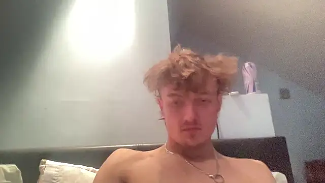 mackbriggs2 00 online show from December 4, 8:50 pm