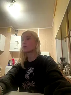 KisJeni online show from December 4, 6:05 pm