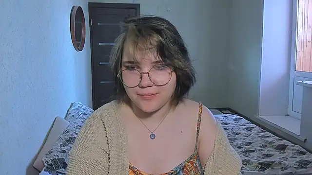 Snapshot of Lily-Violet chatting on March 23, 7:45 am Lily-Violet online show from March 23, 7:45 am