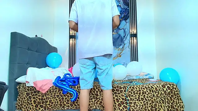 Valentina and sneider  online show from March 7, 9:01 pm