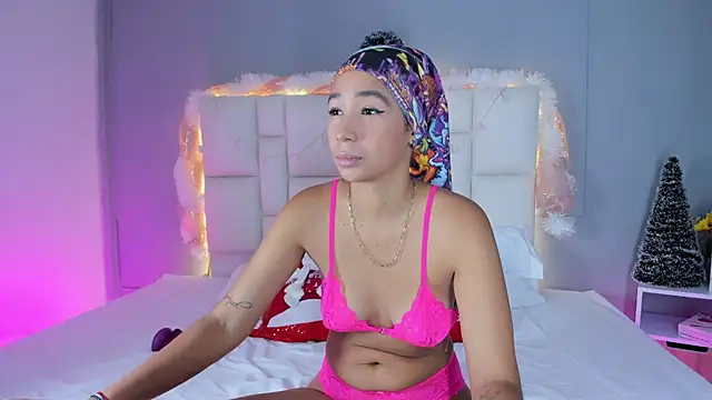 Snapshot of EmmaLawrence_ chatting on December 18, 4:35 pm EmmaLawrence online show from December 18, 4:35 pm