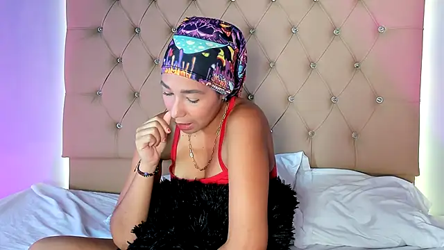 Snapshot of EmmaLawrence_ chatting on December 22, 7:11 pm EmmaLawrence online show from December 22, 7:11 pm