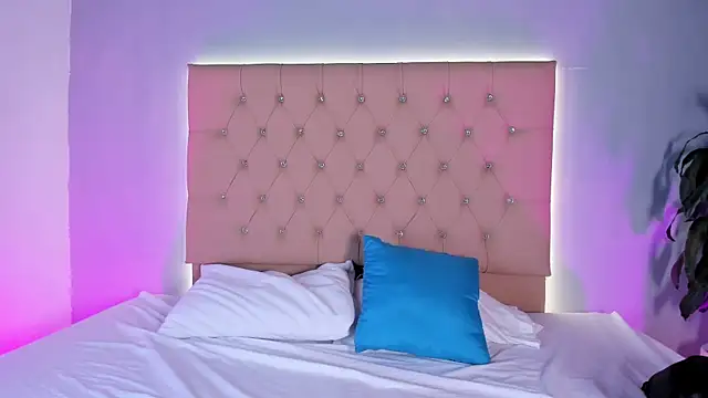 Snapshot of EmmaLawrence_ chatting on January 12, 8:14 pm EmmaLawrence online show from January 12, 8:14 pm