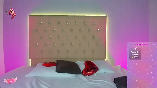 Snapshot of EmmaLawrence_ chatting on February 15, 8:57 am EmmaLawrence online show from February 15, 8:57 am