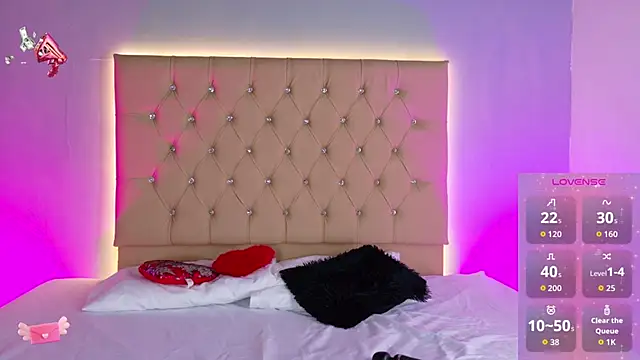 EmmaLawrence  online show from March 9, 9:02 am