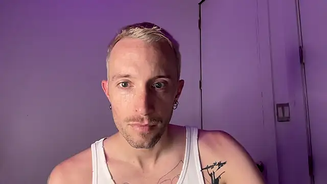 Snapshot of xanderxnyc chatting on July 4, 10:49 pm xanderxnyc online show from July 4, 10:49 pm
