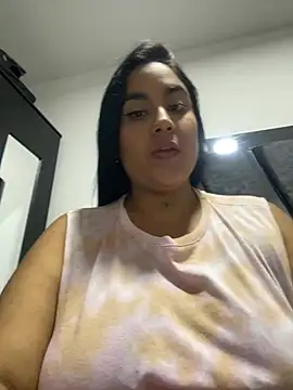 Snapshot of YenthCorona chatting on May 28, 1:36 am YenthCorona online show from May 28, 1:36 am