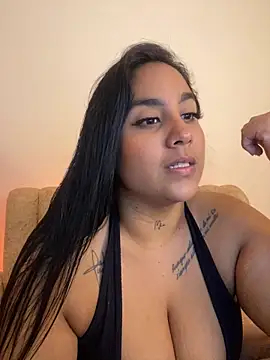 Snapshot of YenthCorona chatting on June 5, 3:24 am YenthCorona online show from June 5, 3:24 am