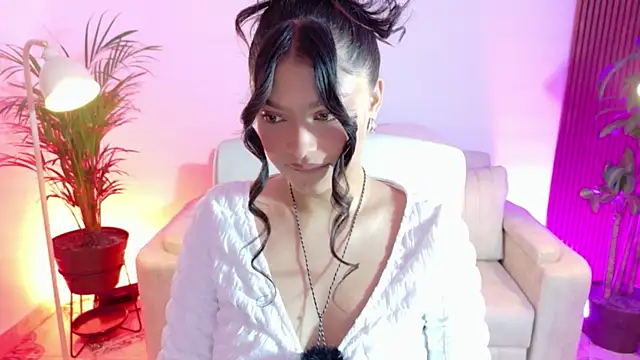 Snapshot of victoria___moon chatting on December 18, 2:01 pm victoria moon online show from December 18, 2:01 pm