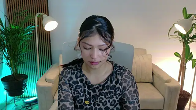 Snapshot of victoria___moon chatting on January 6, 1:15 pm victoria moon online show from January 6, 1:15 pm