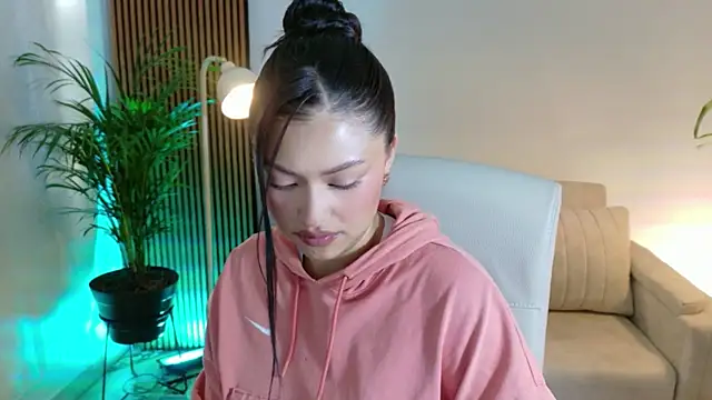 Snapshot of victoria___moon chatting on January 7, 1:57 pm victoria moon online show from January 7, 1:57 pm