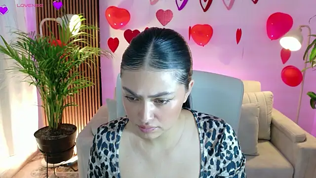 Snapshot of victoria___moon chatting on February 17, 1:29 pm victoria moon online show from February 17, 1:29 pm