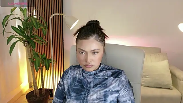 Snapshot of victoria___moon chatting on February 27, 1:44 pm victoria moon online show from February 27, 1:44 pm