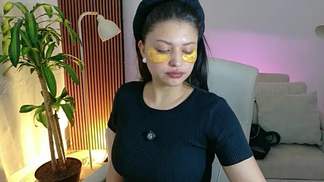 victoria   moon online show from April 19, 3:22 pm