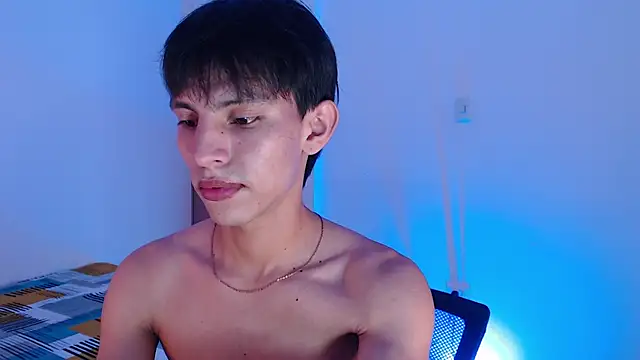 andrew courtzz online show from April 12, 5:40 pm