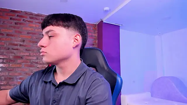 HotThreesoome online show from March 26, 12:44 pm