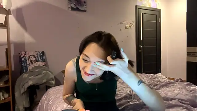 LoreanVardy online show from December 5, 11:08 am