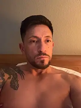 Snapshot of XXLYago chatting on December 4, 4:05 pm XXLYago online show from December 4, 4:05 pm